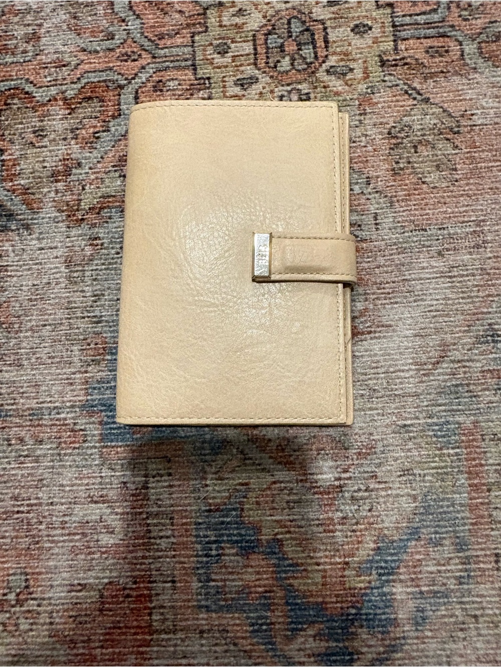 BÉIS The Passport Book